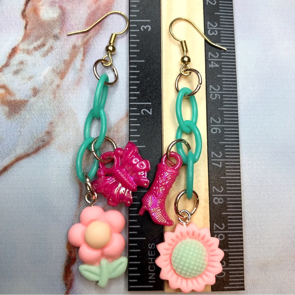 Handmade Western Flower Kawaii Plastic Chain Earrings - Picture 4 of 4